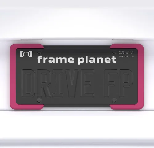 Vista 3 de Marco de placa de matrícula. Diseño flexible de 2 piezas de Frame Planet. 1 paquete. Reducción de ruido, antiarañazos, resistente a la intemperie