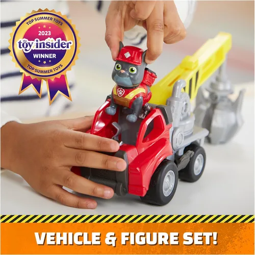 Vista 2 de Rubble & Crew, camión juguete Charger’s Crane Grabber con partes móviles y una figura de acción coleccionable, juguetes para niños mayores de 3 años