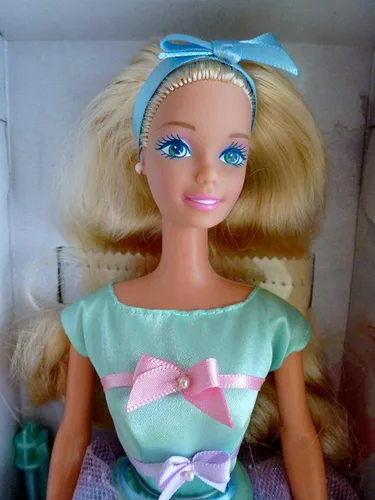 Vista 2 de Mattel Edición especial Fiesta de Té de Primavera Barbie, Rubia, Avon Exclusivo