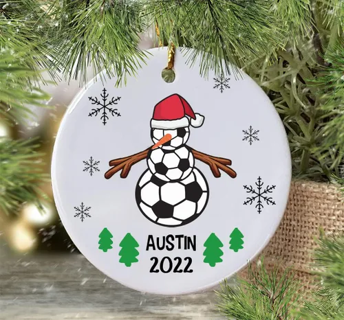 Vista 2 de Adorno de muñeco de nieve de fútbol, regalo divertido de Navidad 2023 para jugador, entrenador, aficionado, hijo, adorno novedoso para niños