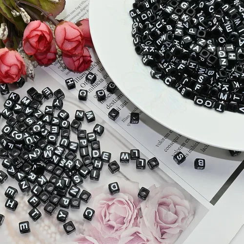 Vista 7 de Looconi 800 cuentas de letras negras cuadradas de 0.236 in de acrílico para hacer joyas DIY collar pulsera