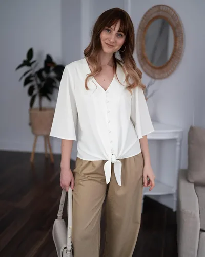 Vista 4 de Luvamia - Blusa informal de manga 34 con nudo y cuello en V para mujer, blusas unicolor con botones
