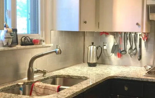 Vista 3 de Art3d 100 piezas de azulejos metálicos autoadhesivos despegar y pegar de acero inoxidable para salpicadera, 3" x 6" estilo subway para salpicadera