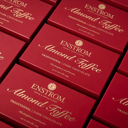 Vista 5 de Enstrom Toffee de Chocolate Oscuro con Almendras caja de 1 libra Hecho a mano Sin gluten Lácteos kosher Completamente natural