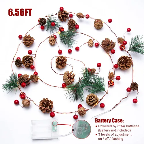 Vista 5 de Guirnalda de Navidad artificial con luces, funciona con pilas, guirnalda preiluminada de 6.56 pies con 20 luces LED, bayas rojas, piñas de pino
