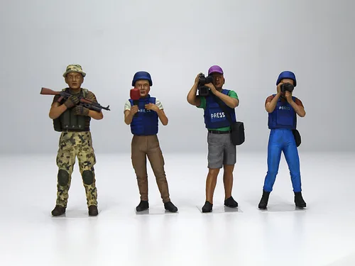 Vista 3 de ICM 35751 - Periodistas en guerra (4 figuras) - Escala 1:35