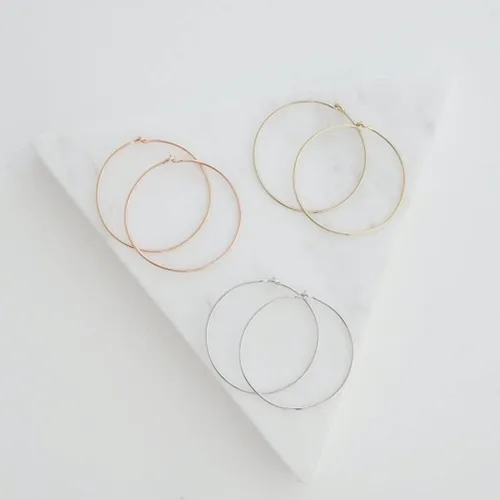 Vista 6 de HONEYCAT Aros diarios en oro, oro rosa o plata Joyería minimalista y delicada