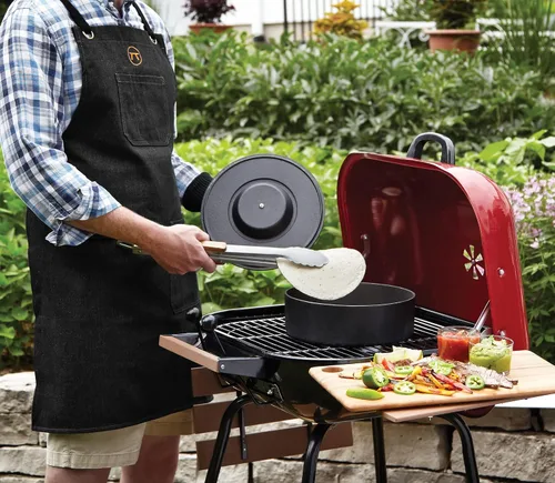 Vista 3 de Outset Delantal para parrilla y cocina, Black Demin, 27" x 30