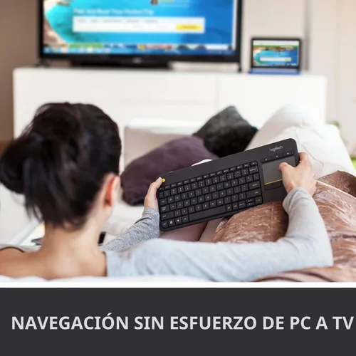 Vista 2 de Logitech K400 920-007119 Plus teclado táctil inalámbrico para TV conectado a computadora