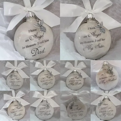 Vista 3 de Adornos conmemorativos de Navidad, bola de plumas con texto en inglés "I Have an Angel in Heaven" con un pequeño ángel de Navidad, adorno de Navidad