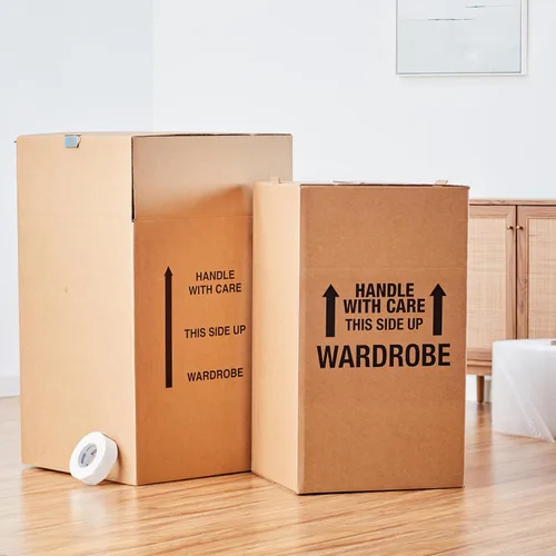 Vista 6 de Amazon Basics Cajas de mudanza para ropa de armario con barra, 20 x 20 x 34 pulgadas, paquete de 3 Con barra de suspensión, para empacar ropa