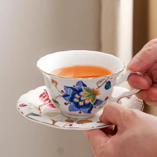 Vista 4 de Juego de 4 tazas de té de cerámica, tazas de café y platillos (azul y rojo)