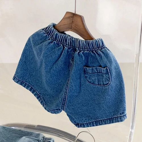 Vista 4 de EISHOW Pantalones cortos de mezclilla para bebés y niñas, 2 piezas, pantalones cortos para niños, pantalones cortos sueltos para pañales, pantalones