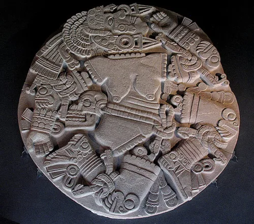 Vista 3 de 1982 Moneda de 50 Pesos con la Diosa Coyolxauhqui. Moneda Mexicana Celebrando la Cultura Azteca. 50 Pesos del Vendedor en Condición Circulada