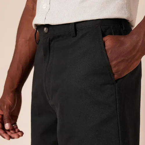Vista 3 de Tienda Essentials Pantalón corto chino de 9 pulgadas y ajuste clásico para hombre