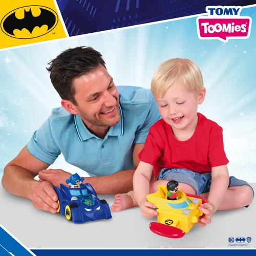 Vista 3 de Toomies DC Comics Batman E73262 - Vehículo 3 en 1 que se transforma en mini batmobile y chorro, efecto de estallido del motor, tracción del volante