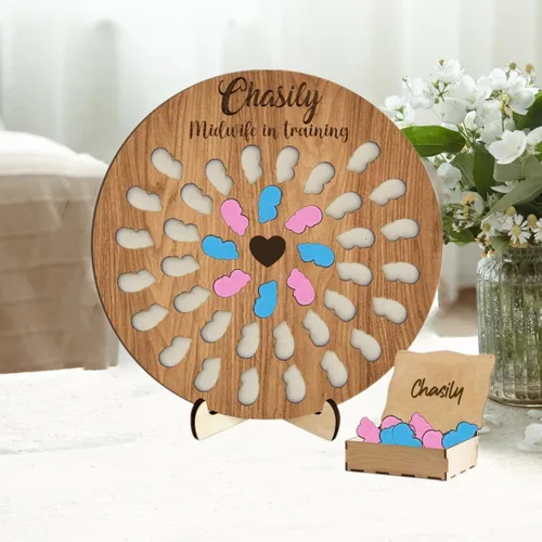 Vista 12 de Contador de nacimiento personalizado para estudiantes partera con 50 espacios para bebés, tablero de madera en forma de corazón