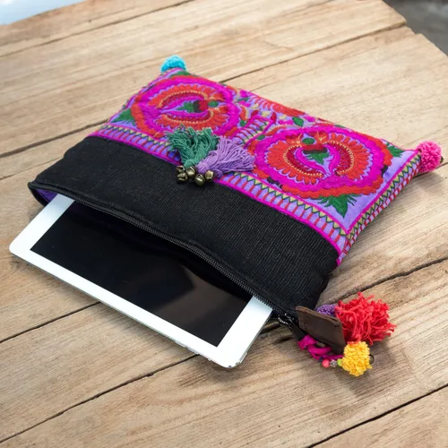 Vista 3 de changnoi Bolsa de mano artesanal tailandesa de comercio justo para iPad con bordado tribal hmong
