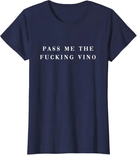 Vista 28 de Pásame el maldito Vino. Camiseta divertida con texto en inglés «Wine nice lettering AM PM Fun»
