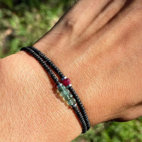 Vista 2 de Pulsera de cuentas pequeñas de turmalina de sandía de indicolita azul para hombres o mujeres, joyería de hematita de cuentas negras, pulseras