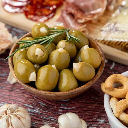 Vista 3 de Grotaminarda Aceitunas Gordal rellenas de ajo Aceituna Rellena de Ajo 20oz/580grs (20 oz 1-Pack)
