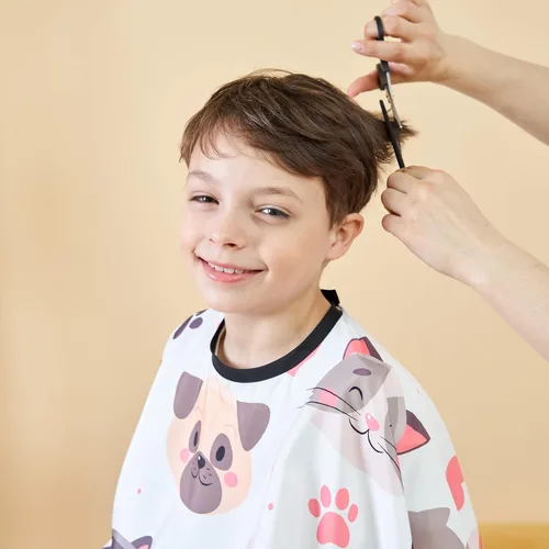 Vista 7 de Capa de corte de pelo para niños con escote ajustable, 51 x 36 pulgadas, dibujos animados