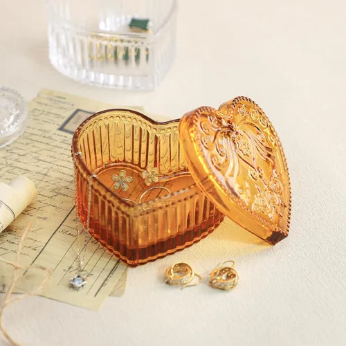 Vista 6 de Gaolinci Caja de almacenamiento de vidrio de cristal en forma de corazón con relieve Caja de joyería Caja de dulces con tapa - Ámbar
