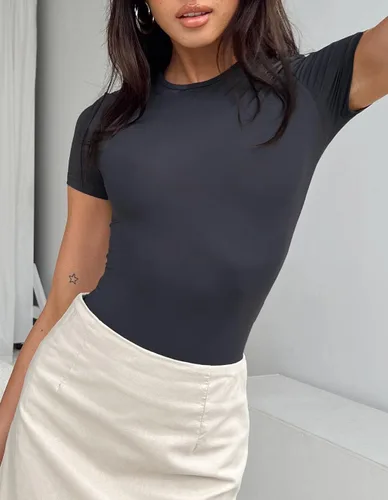 Vista 5 de Ezbelle Body sexy de manga corta para mujer, moldeador, cuello redondo, camisas básicas Y2K, monos de una pieza