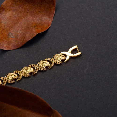 Vista 7 de LVYE Pulsera de cadena chapada en oro de 18 quilates diseño de corazón pulsera de latón macizo Forever Love Metal