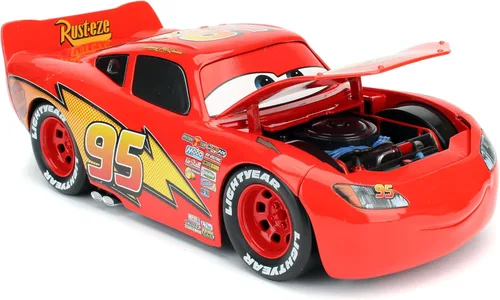 Vista 4 de Disney Pixar Cars 3 1:24 Lightning McQueen - Auto fundido a presión con estante para neumáticos (99751)