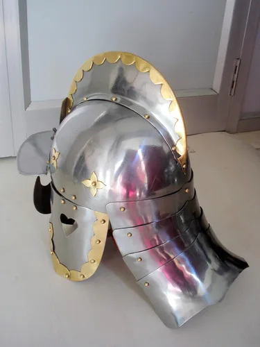 Vista 2 de Casco de húsar polaco medieval Armadura antigua Polonia Historia Armadura helme