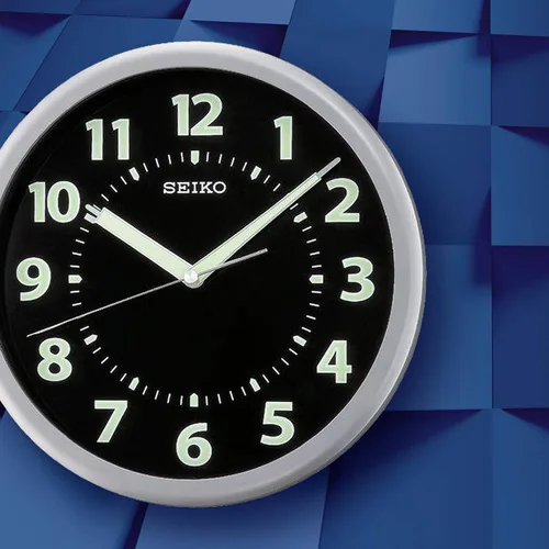 Vista 3 de Seiko Reloj de pared plateado con caja metálica con números luminosos