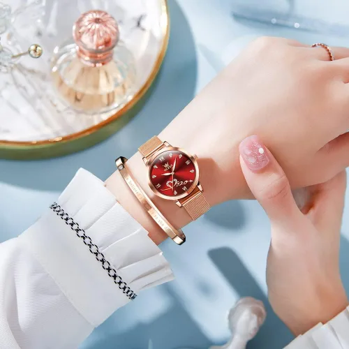 Vista 4 de OLEVS - Reloj de oro rosa para mujer con correa de malla, estilo de moda, diseño de corazones, de cuarzo japonés, resistente al agua, luminiscente