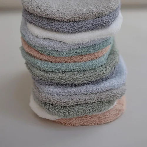 Vista 6 de mushie Manopla de baño para bebé, algodón orgánico, paquete de 2 (rubor)