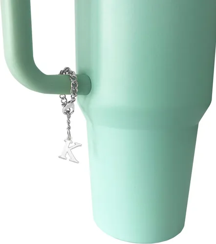 Vista 2 de Tovly 2 piezas de dijes de letras para Stanley Cup A-Z ID inicial colgantes personalizados para mango de vaso Stanley