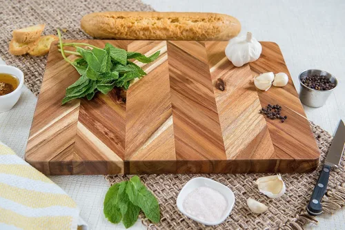 Vista 8 de Lipper International Tabla de cortar y servir rectangular en espiga de acacia con asas insertadas para cortar carnes, frutas y verduras, mediano, 12
