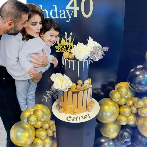 Vista 4 de Globos negros y dorados, 50 globos de confeti negro y dorado de 12 pulgadas, decoraciones de fiesta para cumpleaños, graduación, Año Nuevo, boda