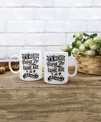 Vista 5 de ODDITEES Taza de café divertida con texto en inglés "It's Weird Being The Same Age As Old People", 11 onzas, color blanco