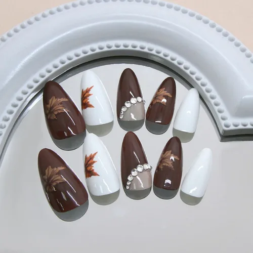 Vista 4 de 24 uñas postizas a presión de hoja de arce, uñas de almendra de longitud media, uñas postizas retro con hojas de otoño con diseño de Acción de Uñas