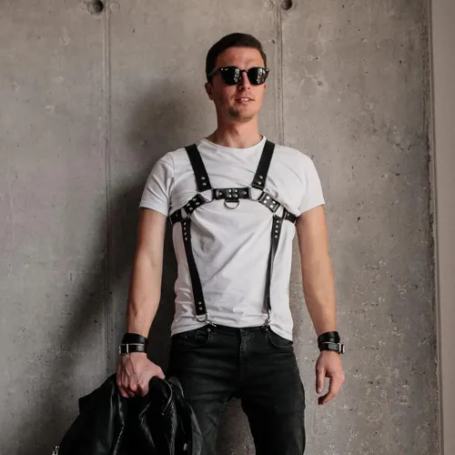 Vista 5 de YEMYIQZ Arnés de cuero PU para hombres hebilla ajustable cuerpo pecho liguero Cosplay club nocturno sexy punk pecho cinturón club