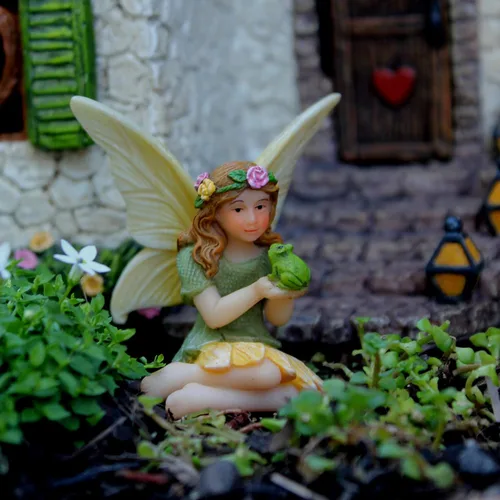 Vista 6 de PRETMANNS Fairies for Fairy Garden - Lindos accesorios para un jardín en miniatura al aire libre con figuras y un letrero - Suministros coloridos