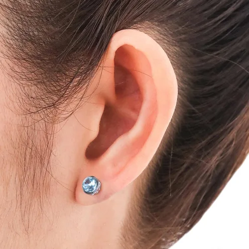 Vista 4 de NOVICA Aretes artesanales hechos a mano con topacio azul, joyería de plata de ley 925, piedra natal de la India "Spark of Life", Plata de ley Gema