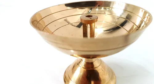 Vista 3 de Evergrow Corp Brass Arti Diya Deepak Wick Deep Oil Ghee Lámpara Vraja Krishna Devoción Adoración