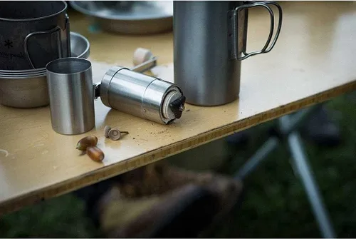 Vista 7 de Snow Peak - Molinillo portátil para café y té, acero inoxidable Duradero, portátil, perfecto para camping, mochileros y al aire libre, diseño