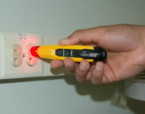 Vista 7 de Sperry Instruments VD6509 - Detector ajustable sin contacto con linterna, listado cETLus, 1, 5 almejas/probador de voltaje maestro, amarillo