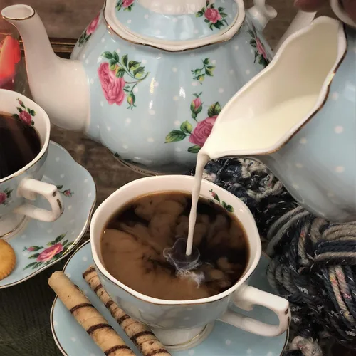 Vista 9 de BTaT - Juego de té floral para adultos, 13 piezas, servicio para 4, olla (38 onzas) y tazas (8 onzas) con platillos, diseño floral azul pastel