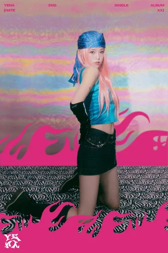 Vista 9 de Choi Yena 2º Álbum Individual Versión POCA Photostand+Tarjeta QR+Tarjeta Fotos+Pegatina+Guía del usuario+Seguimiento Sellado (Versión ODIO)
