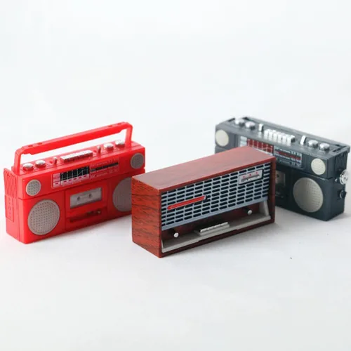 Vista 2 de ibasenice Modelo de radio vintage en miniatura de 2.28 x 1.06 x 0.51 pulgadas, accesorio de casa de muñecas, adorno de radio de plástico retro