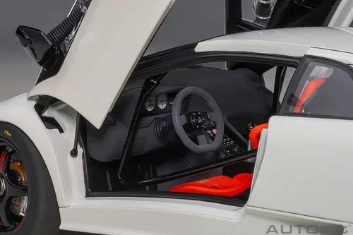 Vista 9 de AUTOart 1/18 Diablo SVR 1996 Impact White 79149