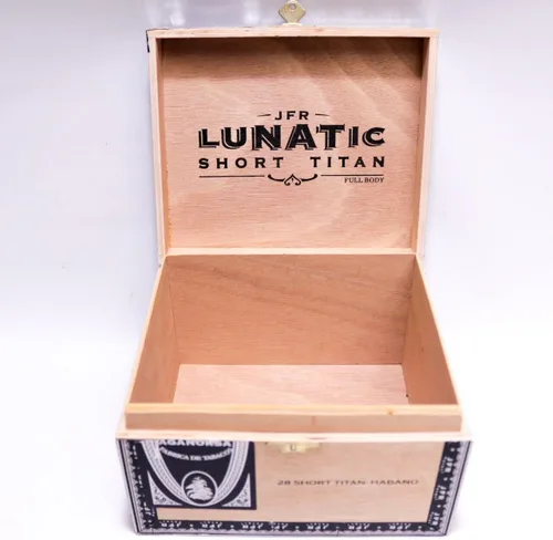 Vista 2 de Lunatic Caja de cigarros de madera corta Titan Habano Vacía - 7" x 6" x 4